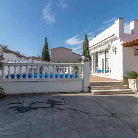 Goldhome - Montgri - Piscina Climatizada